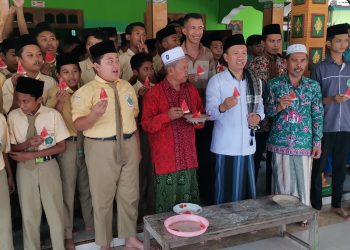 Ratusan Siswa di Sawoo Ponorogo Gelar Sholat Gaib Untuk Palestina