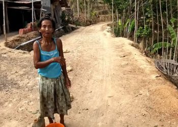 Nenek Soiman, 80 Tahun, Rela Banting Tulang di Ladang Demi Anak