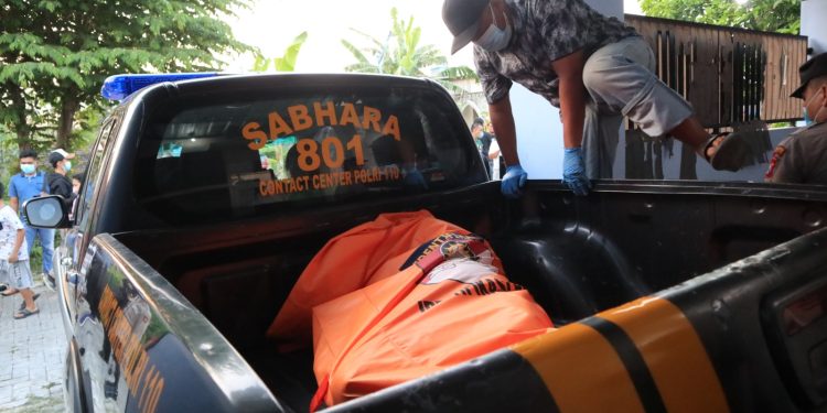 Breaking News: Ibu Rumah Tangga Ditemukan Membusuk Dirumahnya Sendiri