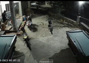 Warga Ponorogo Heboh, Pencuri Pakaian Dalam Perempuan Terekam CCTV