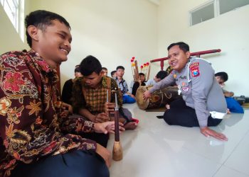 Polisi Ponorogo Dedikasikan Waktu Ajarkan Gamelan Reog Untuk Anak Berkebutuhan Khusus