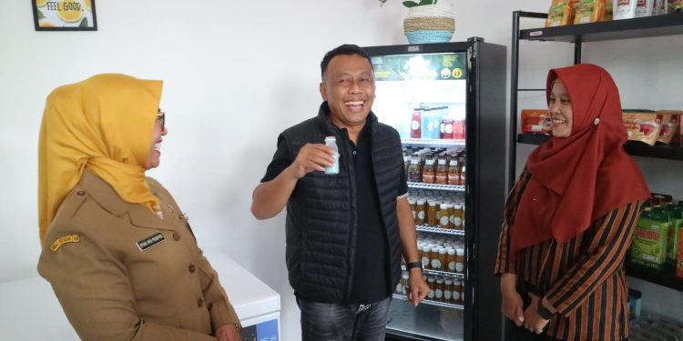 Puskesmas Ngebel Bangun The Jhampi, Cafe Jamu Tradisional di Telaga Ngebel