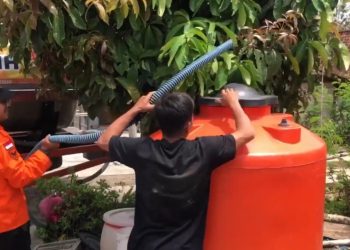 Hujan Berkah di Tengah Kemarau, Warga Ponorogo Manfaatkan Air Langit