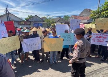 Ratusan Warga Geruduk Kejaksaan, Laporkan Dugaan Korupsi Dana Desa Temon