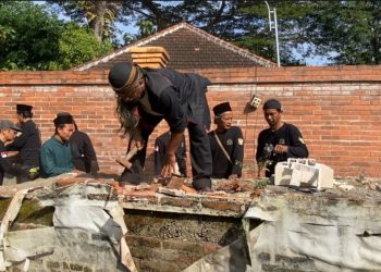Warga Bongkar Makam Keramat Palsu di Ponorogo