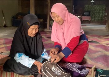 Tekad di Ujung Usia: Misringah, Nenek Penjual Asam Jawa Menuju Tanah Suci